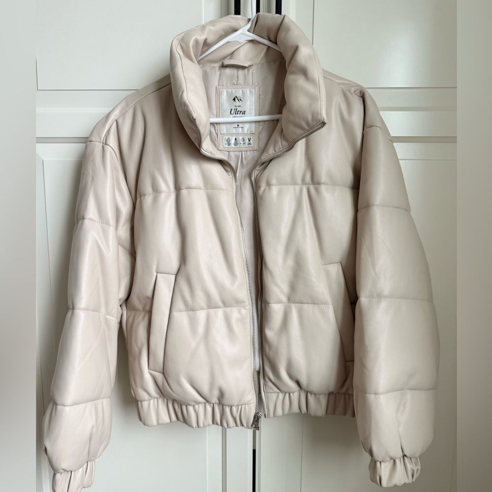 Excellent Like New Abercrombie Vegan Leather Puffer. Cream. Size M.